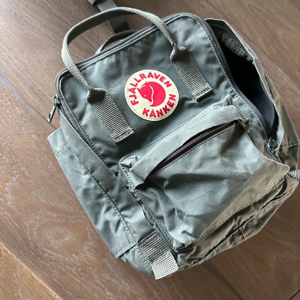 FJALLRAVEN KANKEN Mini Backpack Dark gray/green